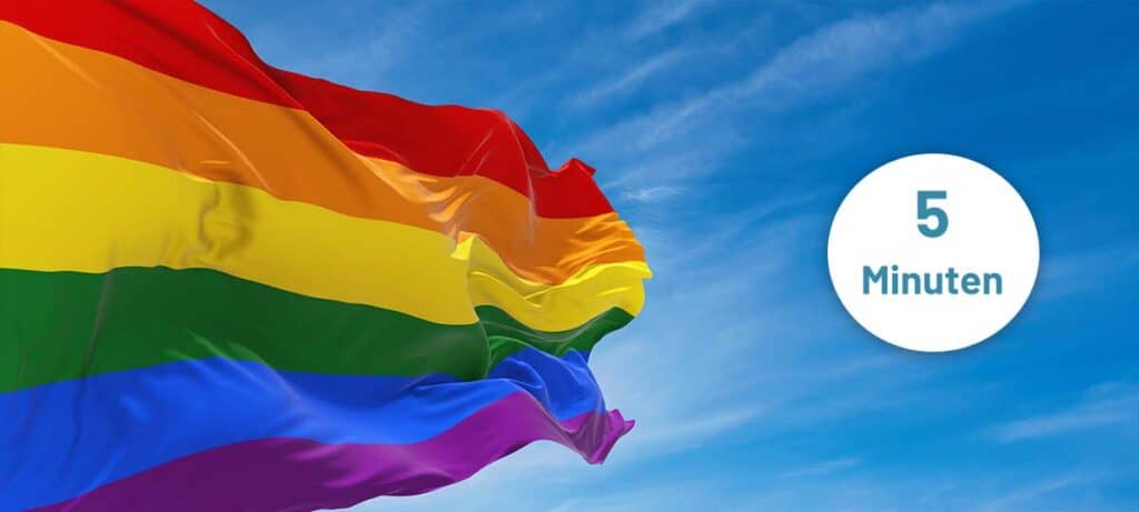 Bild einer wehenden Regenbogenflagge vor blauem Himmel